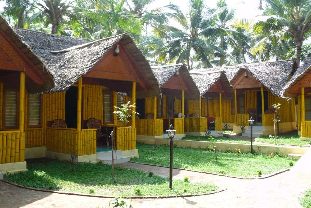 Savithri Inn Bamboo Cottages & Resorts Варкала Экстерьер фото