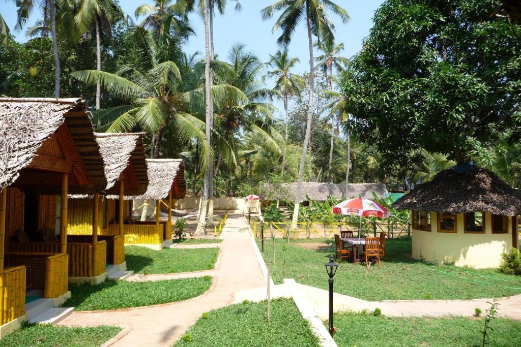 Savithri Inn Bamboo Cottages & Resorts Варкала Экстерьер фото