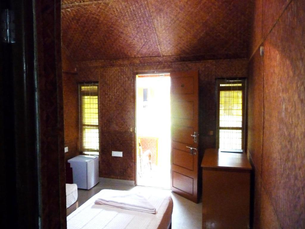 Savithri Inn Bamboo Cottages & Resorts Варкала Экстерьер фото