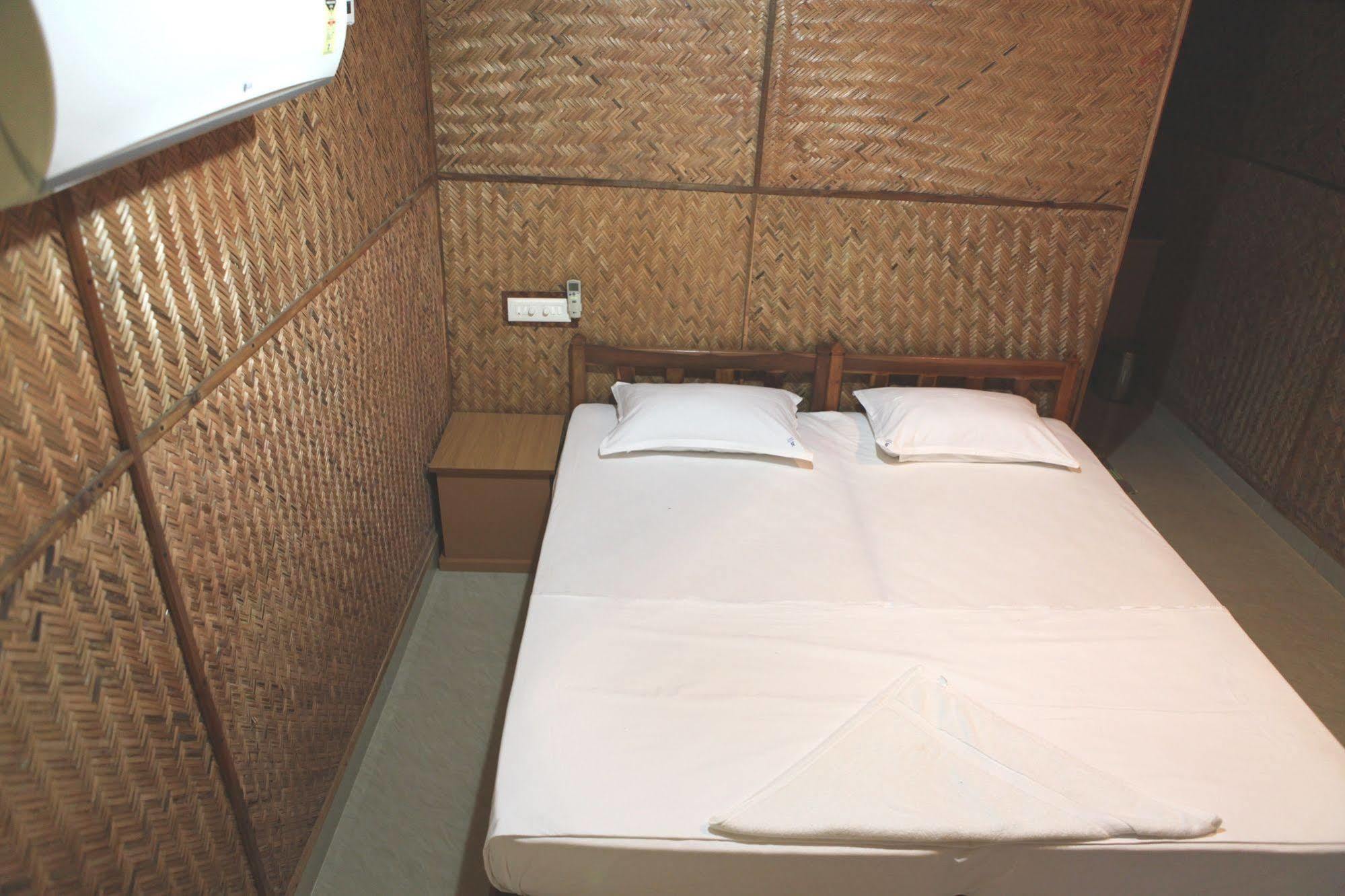 Savithri Inn Bamboo Cottages & Resorts Варкала Экстерьер фото