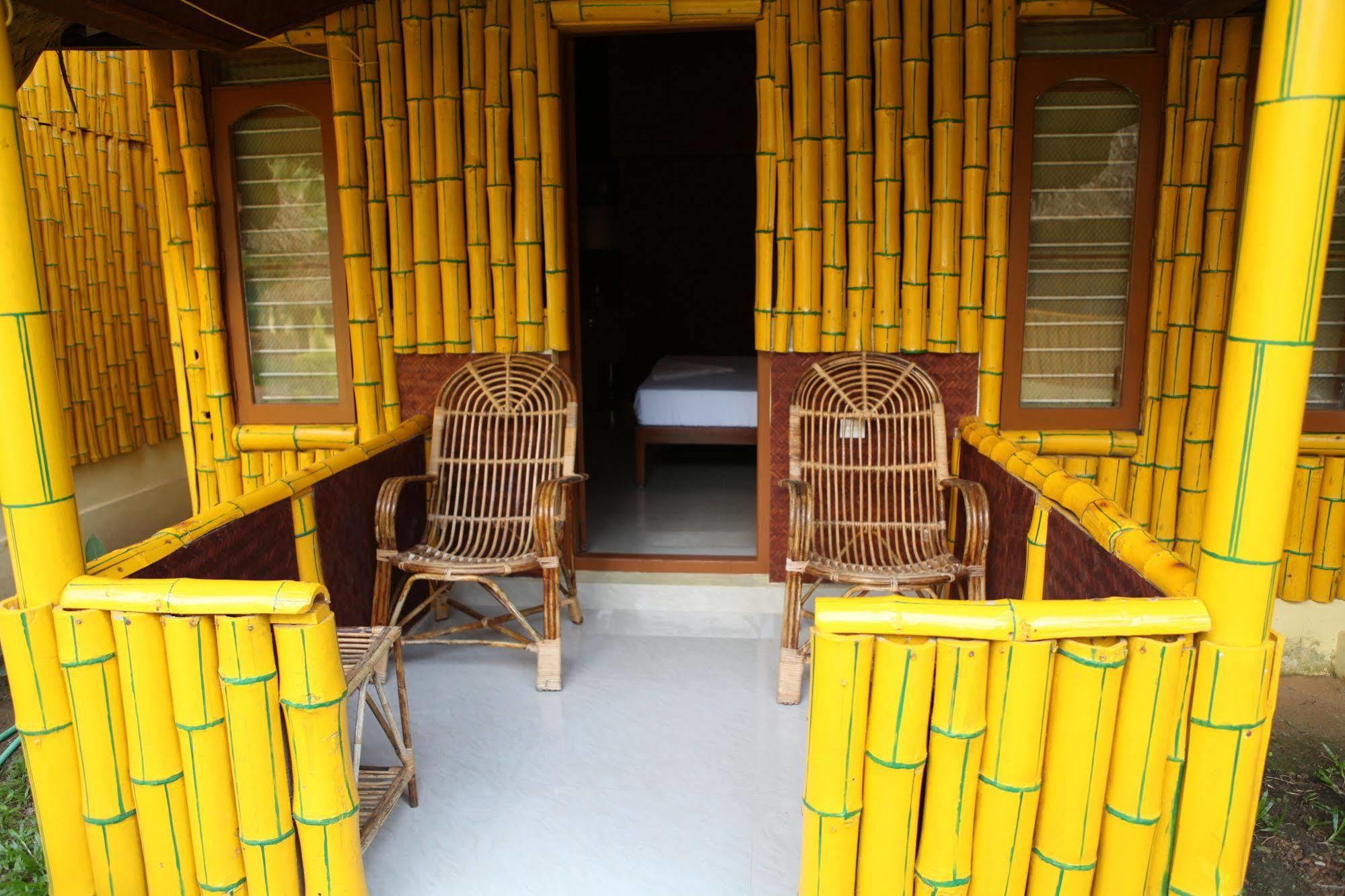 Savithri Inn Bamboo Cottages & Resorts Варкала Экстерьер фото