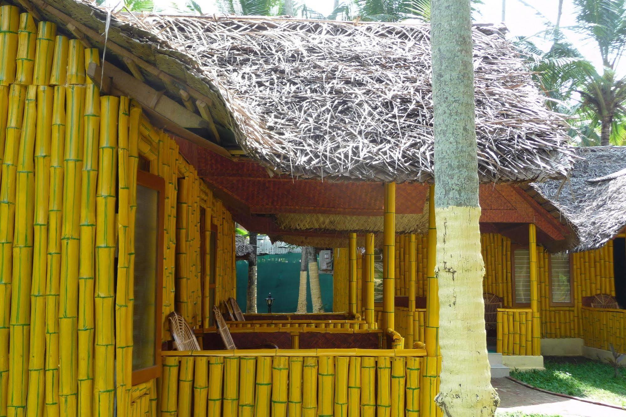 Savithri Inn Bamboo Cottages & Resorts Варкала Экстерьер фото