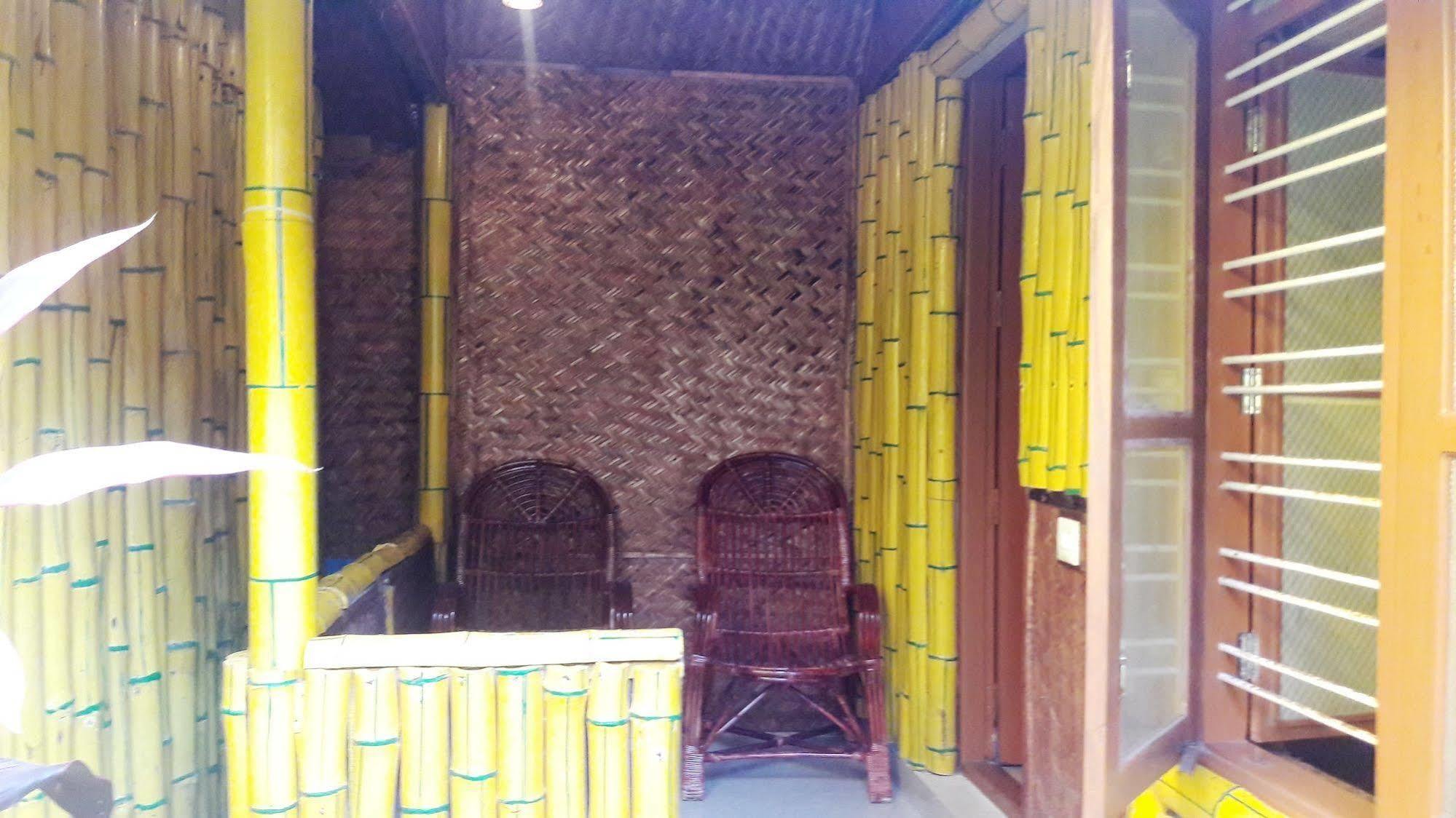 Savithri Inn Bamboo Cottages & Resorts Варкала Экстерьер фото